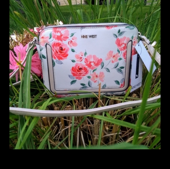 WALLET SOLD Nine West Floral Crossbody + Wallet - Picture 2 of 13